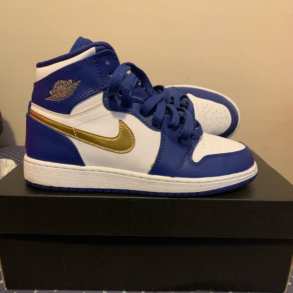 Air Jordan 1 Retro High “Gold Medal” in 4Y!